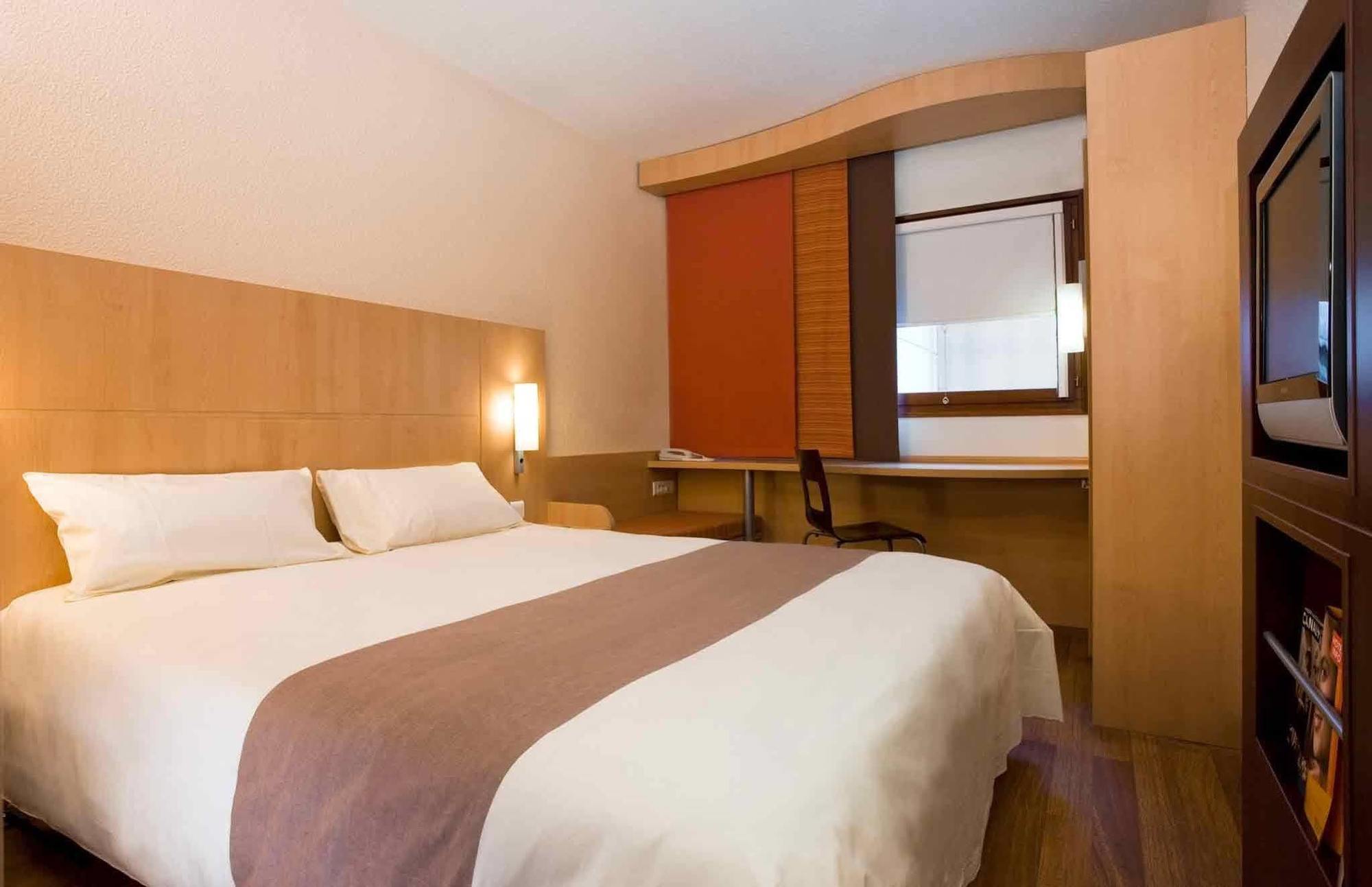 Ibis Dalian Zhongshan Square Экстерьер фото